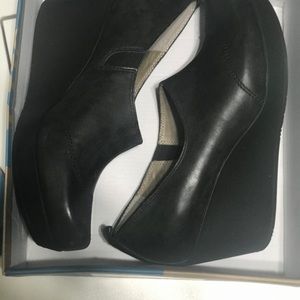 Black wedges